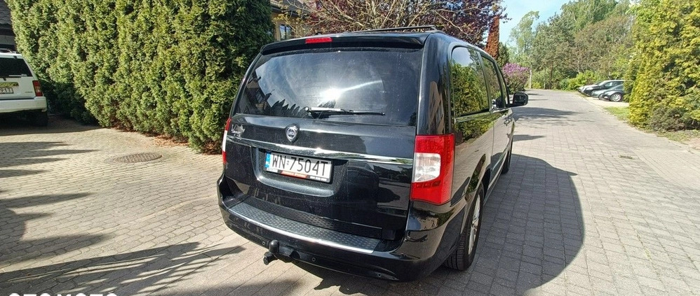 Lancia Voyager cena 63500 przebieg: 222000, rok produkcji 2014 z Międzylesie małe 529